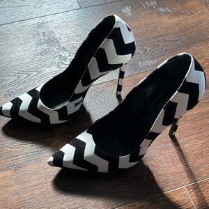 SCHUTZ Gilberta Black & White Chevron Zigzag Heels